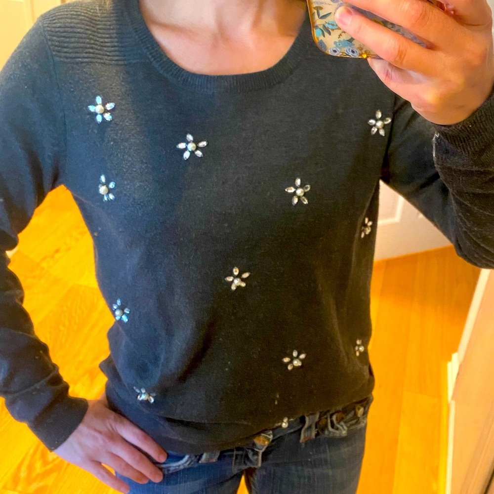 Elegant gray sweater with rhinestone flowers